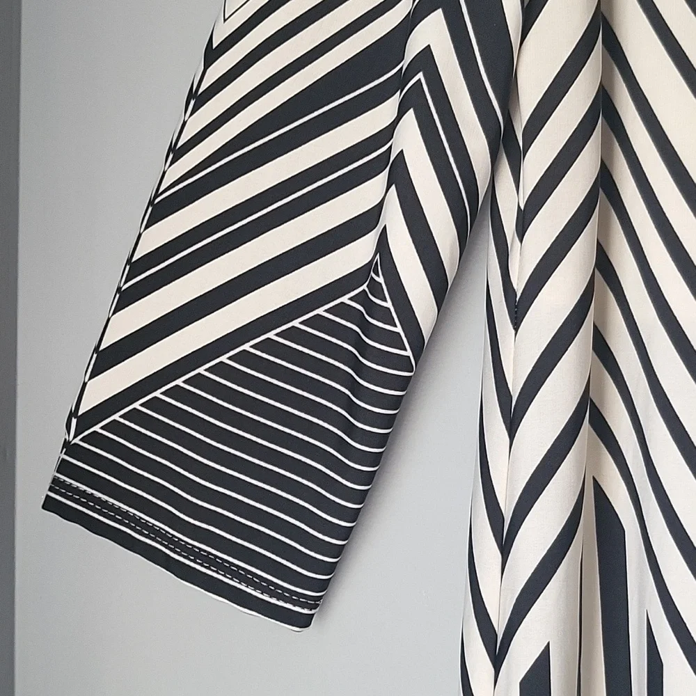 Tiana B  cream/black abstract print dress